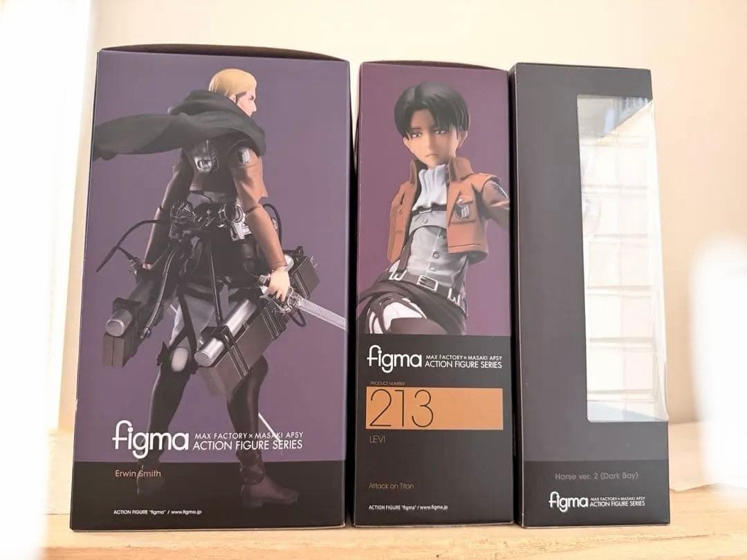 【新品未使用】進撃の巨人 figma エルヴィン&白馬・リヴァイ・黒馬セット