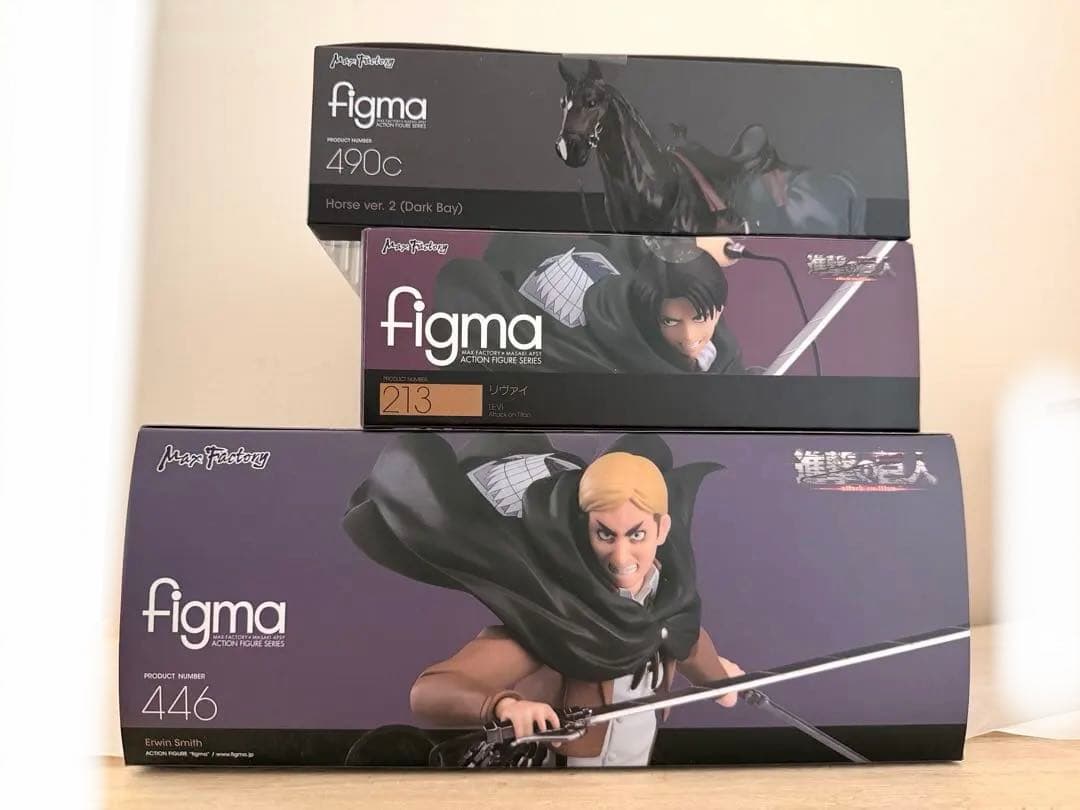 【新品未使用】進撃の巨人 figma エルヴィン&白馬・リヴァイ・黒馬セット