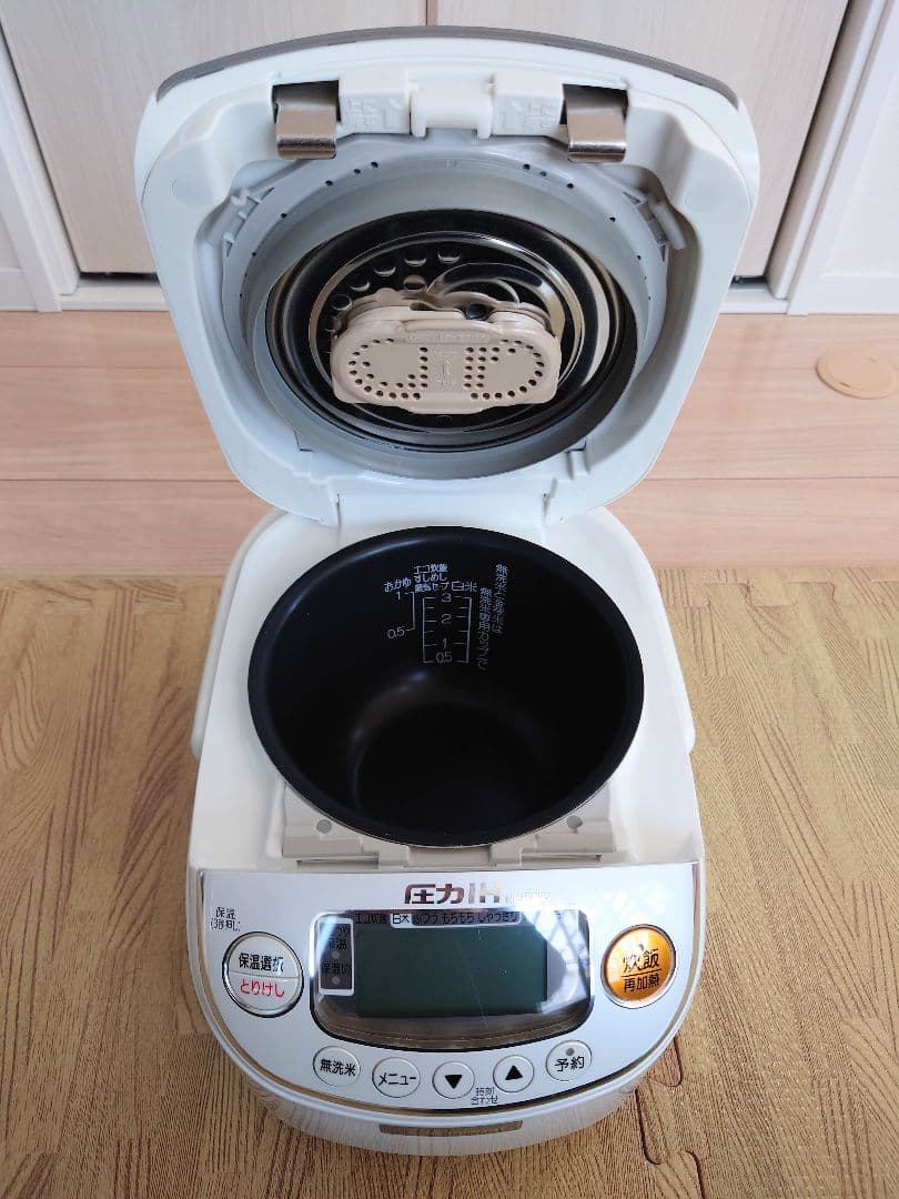 ZOJIRUSHI　圧力IH炊飯ジャー　3号炊き　NP-RW05