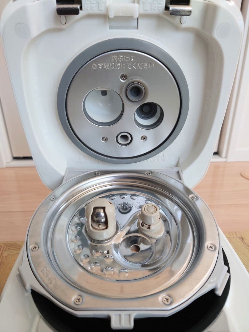 ZOJIRUSHI　圧力IH炊飯ジャー　3号炊き　NP-RW05