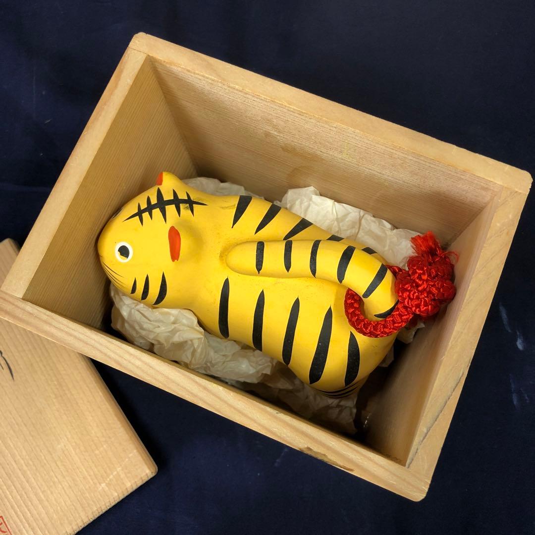 虎　トラ置き物