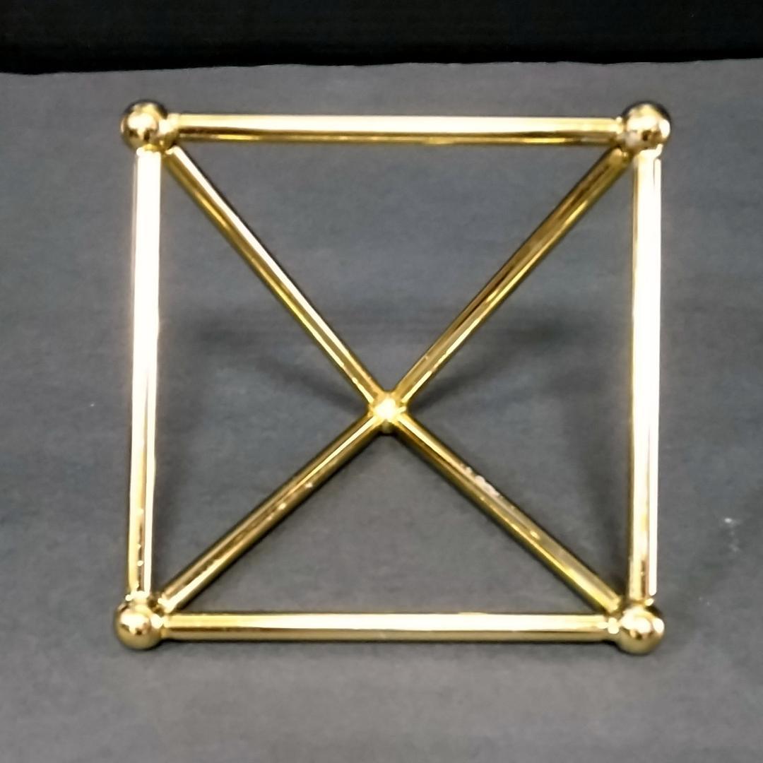 鉄製ピラミッド小（フード,瞑想,宝石,充電用のピラミッド）