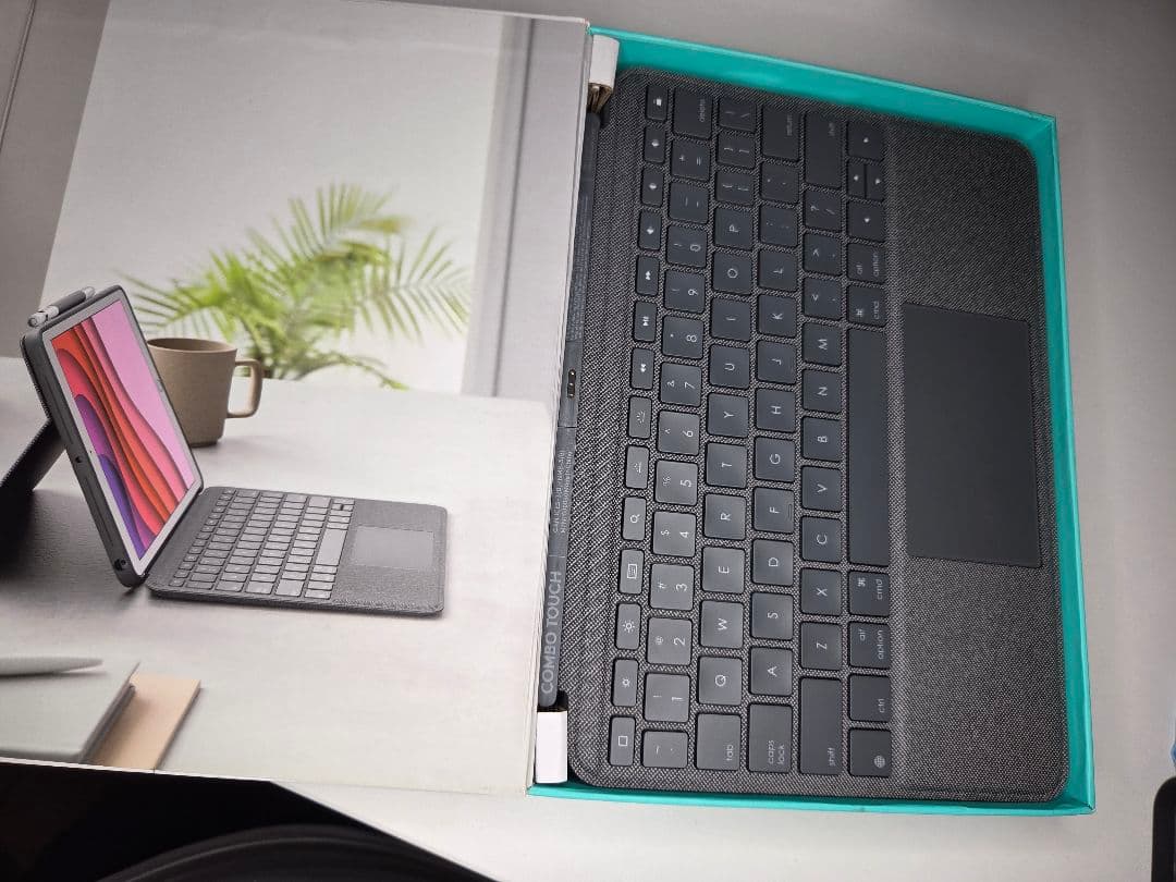 iPad 第9世代 64GB シルバー ＋ Logicoolキーボード