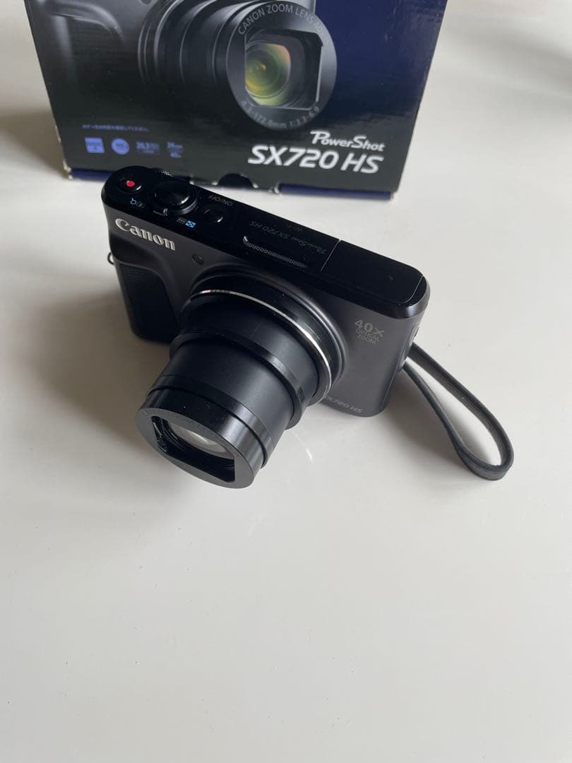 Canon PowerShot SX720 HS 本体と付属品