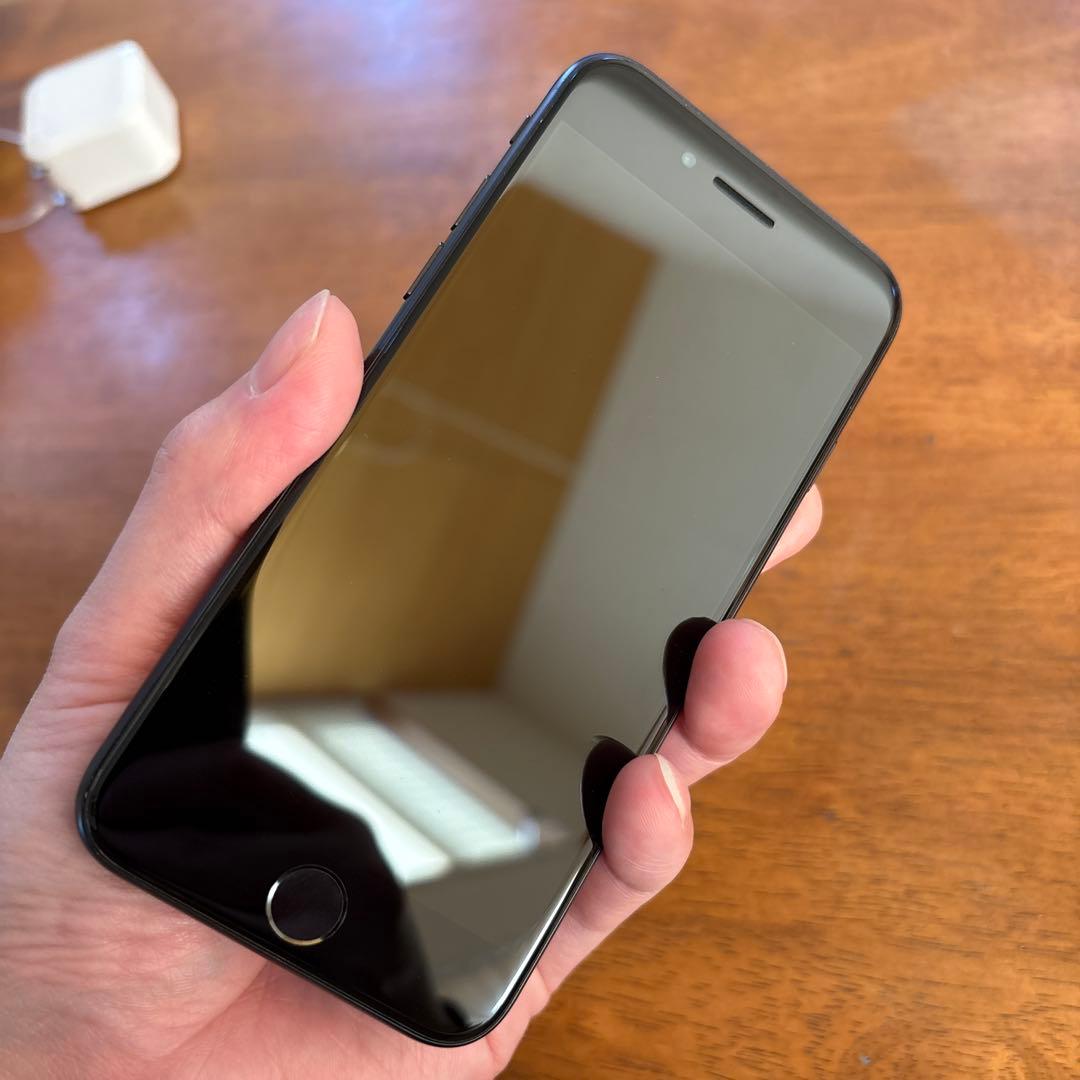 Apple iPhone SE (第2世代) ブラック本体