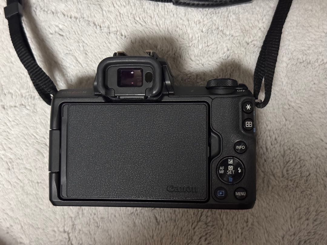 専門店メンテナンス済　CANON EOS KissM ダブルズームキットブラック