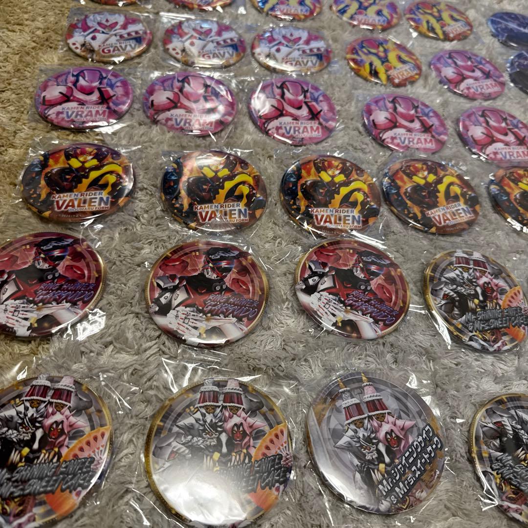 仮面ライダーヴラム　缶バッジ、ガヴ　缶バッジ、ヴァレン　缶バッジ　他【5823