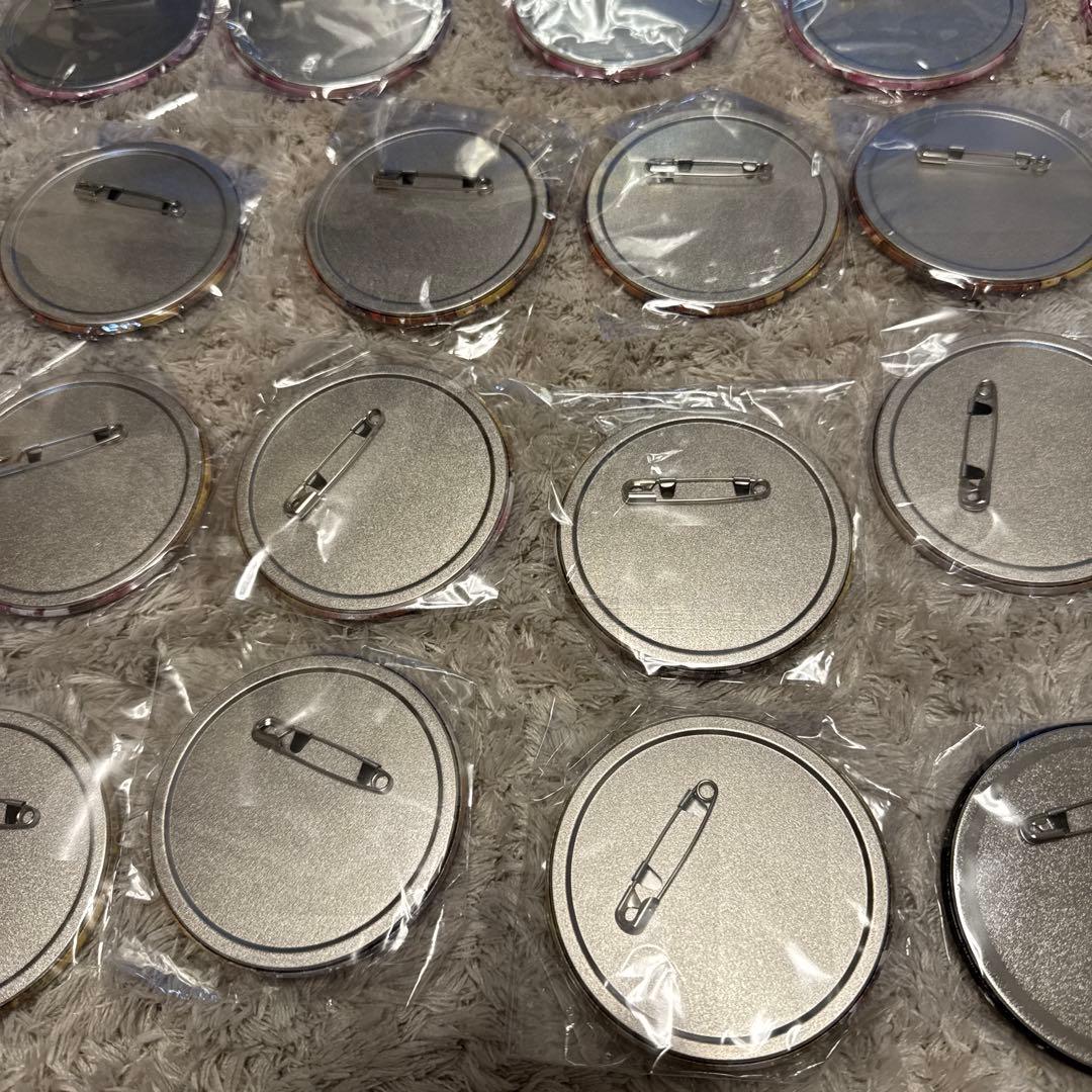 仮面ライダーヴラム　缶バッジ、ガヴ　缶バッジ、ヴァレン　缶バッジ　他【5823