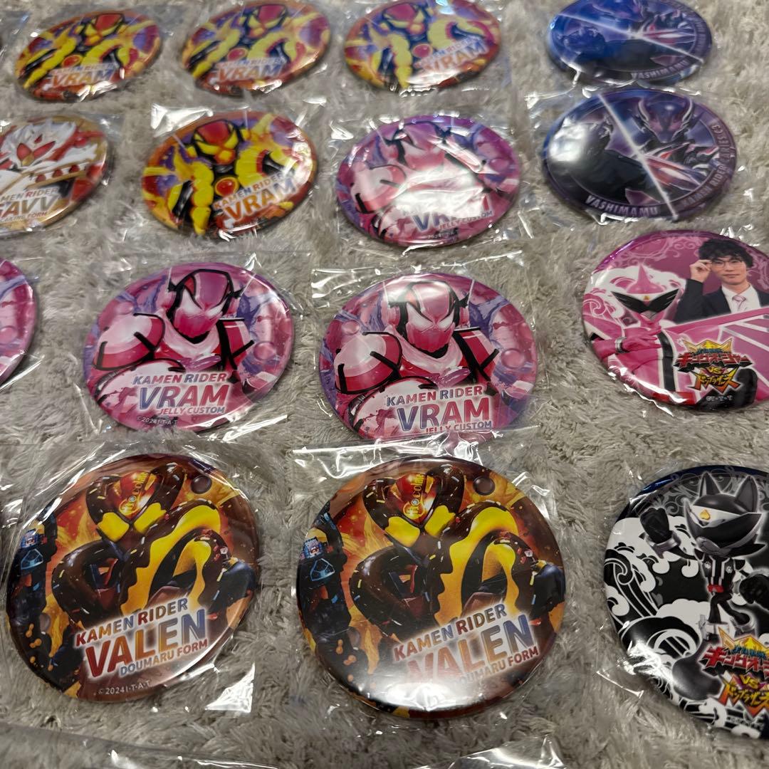 仮面ライダーヴラム　缶バッジ、ガヴ　缶バッジ、ヴァレン　缶バッジ　他【5823