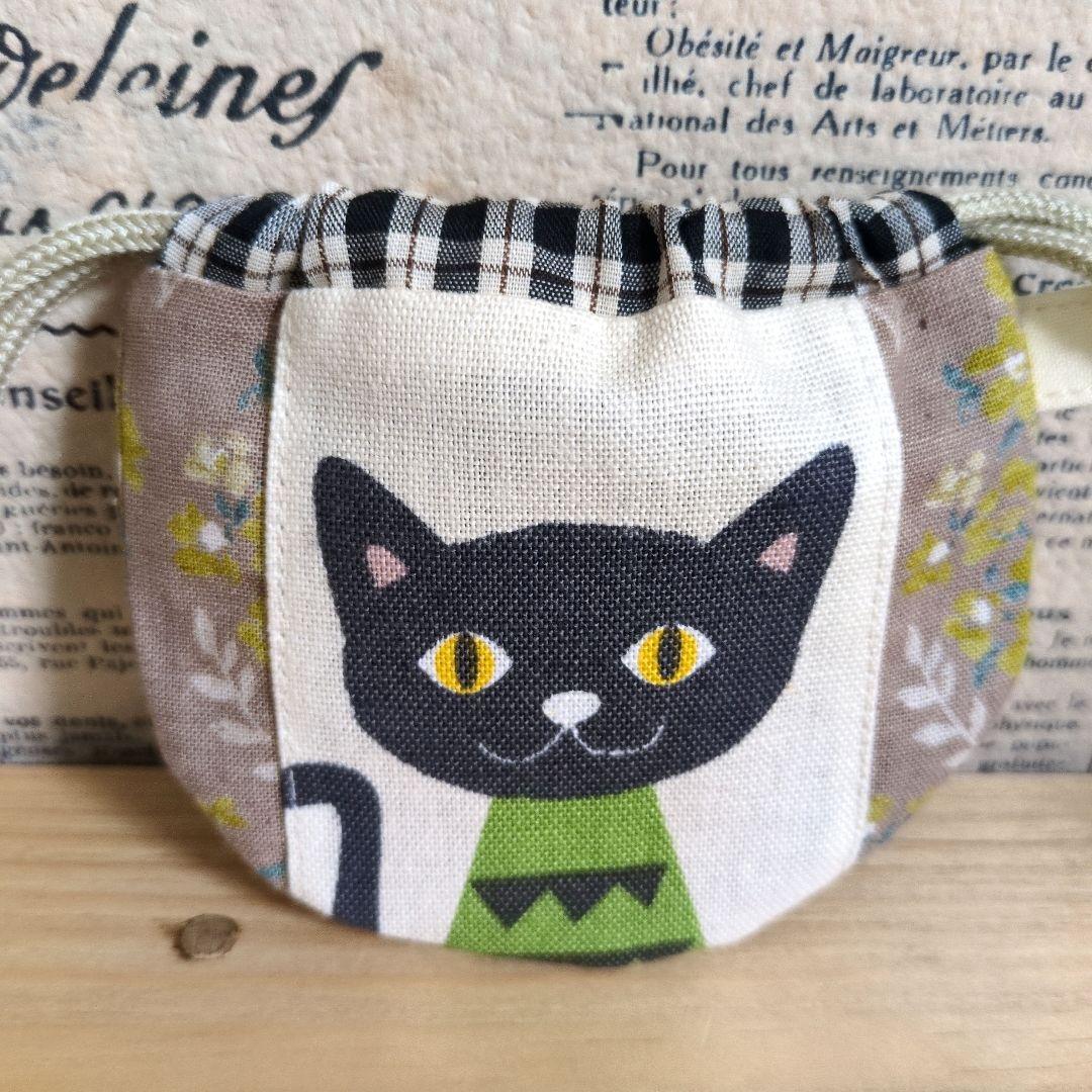 ハンドメイド　ミニミニ まるい巾着 (ねこ柄　花柄)