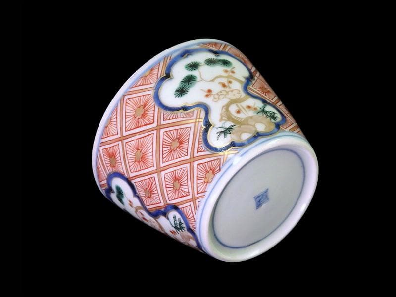 大聖寺伊万里　金襴手松竹梅に菊花四方襷紋の図　大振蕎麦猪口　E604AS-CUa