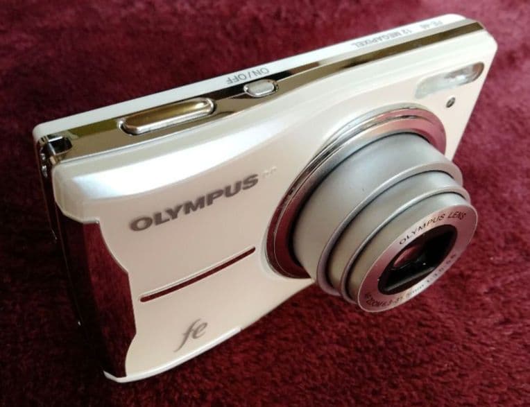 Olympus FE-46 12メガピクセル コンパクトデジタルカメラ