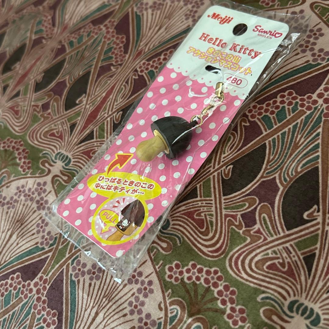 きのこの山　キティ　アクションマスコット ストラップ キーホルダー