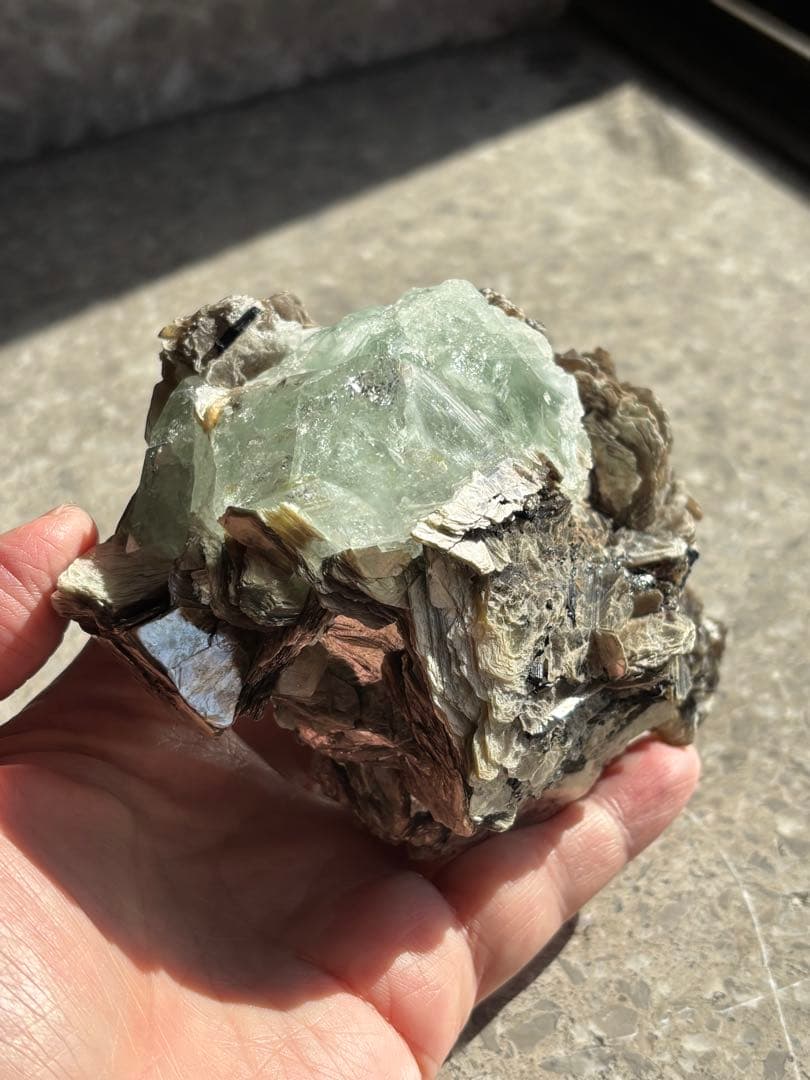 アクアマリン　モスコバイト　トルマリン　マイカ共生　クラスター　588g