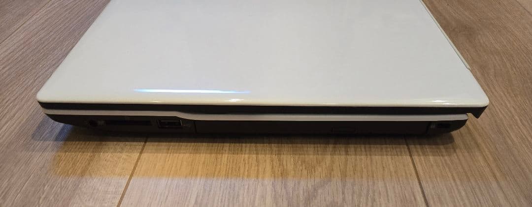 【ほぼ未使用品】富士通 LIFEBOOK AH480/H プレミアムホワイト