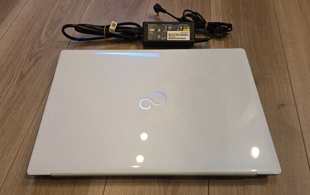 【ほぼ未使用品】富士通 LIFEBOOK AH480/H プレミアムホワイト