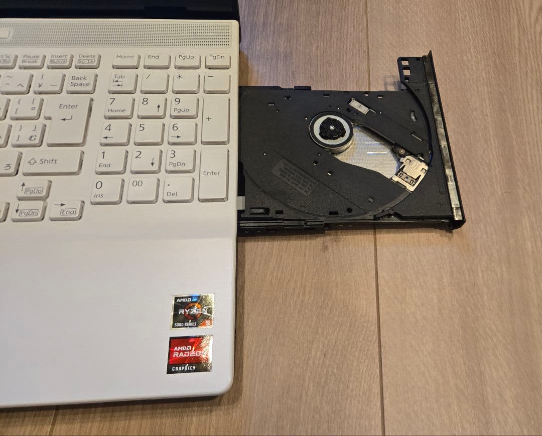 【ほぼ未使用品】富士通 LIFEBOOK AH480/H プレミアムホワイト