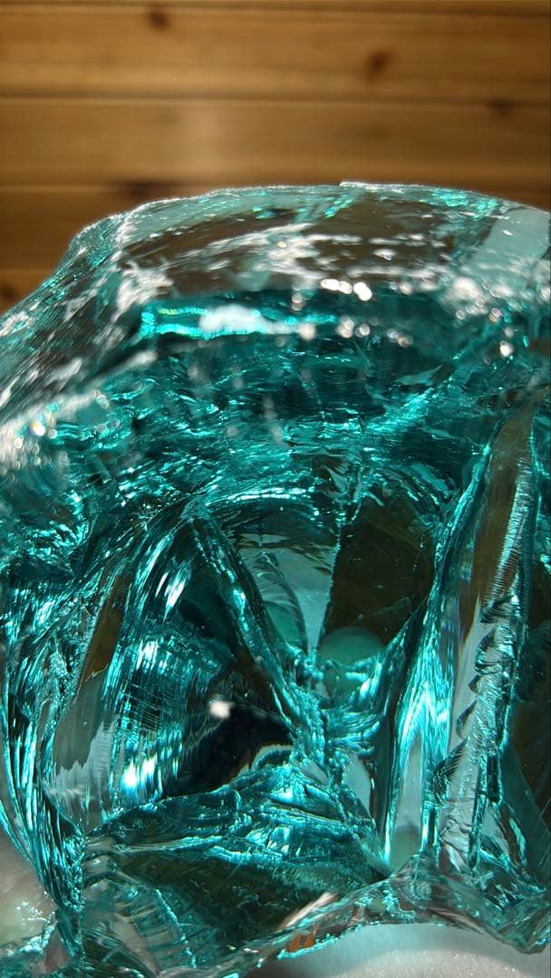 ①ジャワ島産火山性ガラス原石かち割り アンダラ パライバ色2.3kg以上20cm