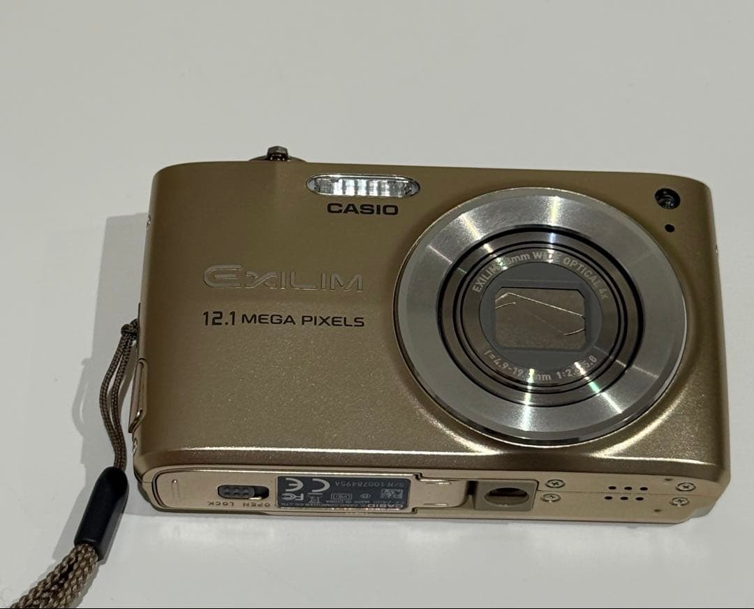 CASIO EXILIM EX-Z740 12.1MP 本体