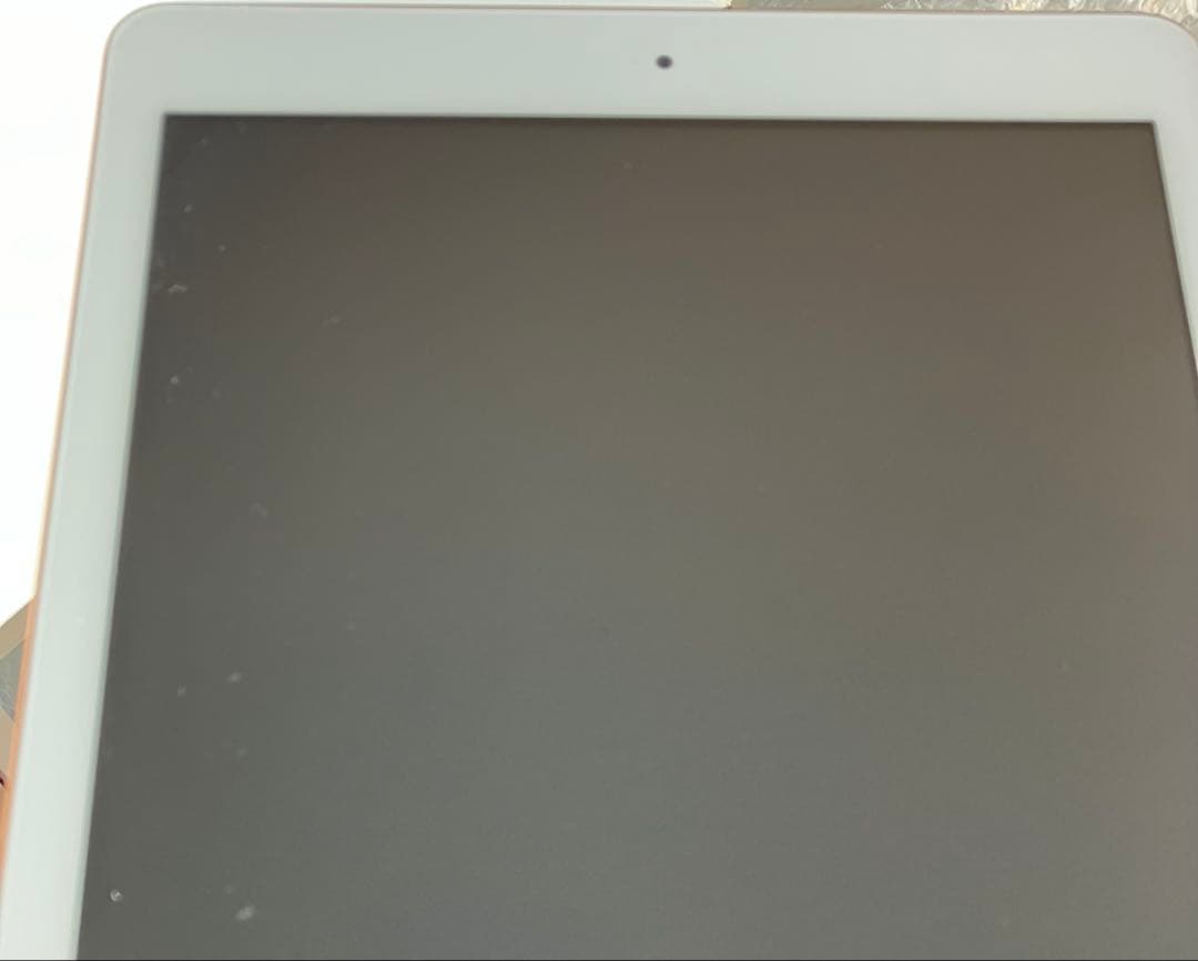 【完動品】iPad 第6世代 32GB 【すぐ発送】【付属品】