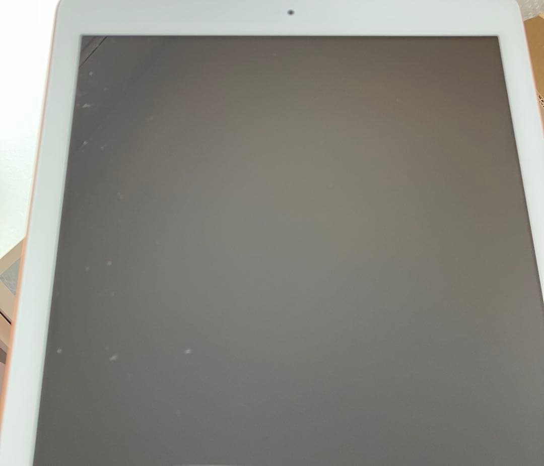 【完動品】iPad 第6世代 32GB 【すぐ発送】【付属品】