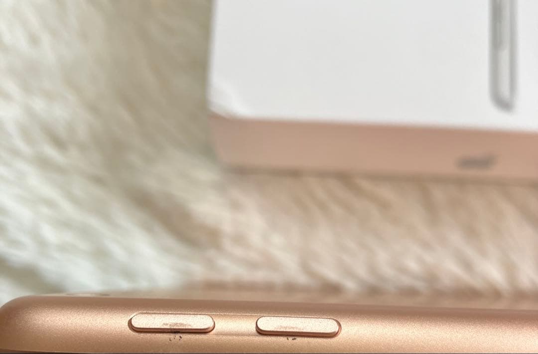 【完動品】iPad 第6世代 32GB 【すぐ発送】【付属品】