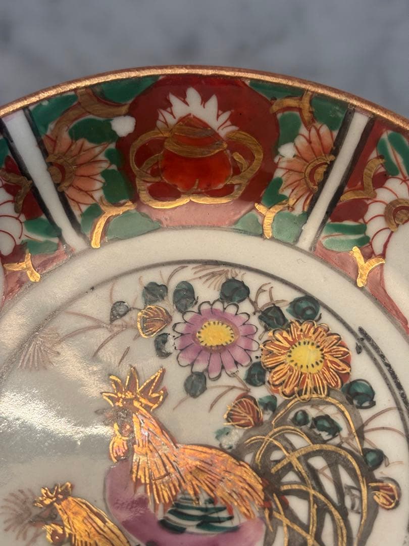 九谷焼明治期アンティークゴージャスな金彩溢れるニワトリやお花が美しい赤絵菊松図皿