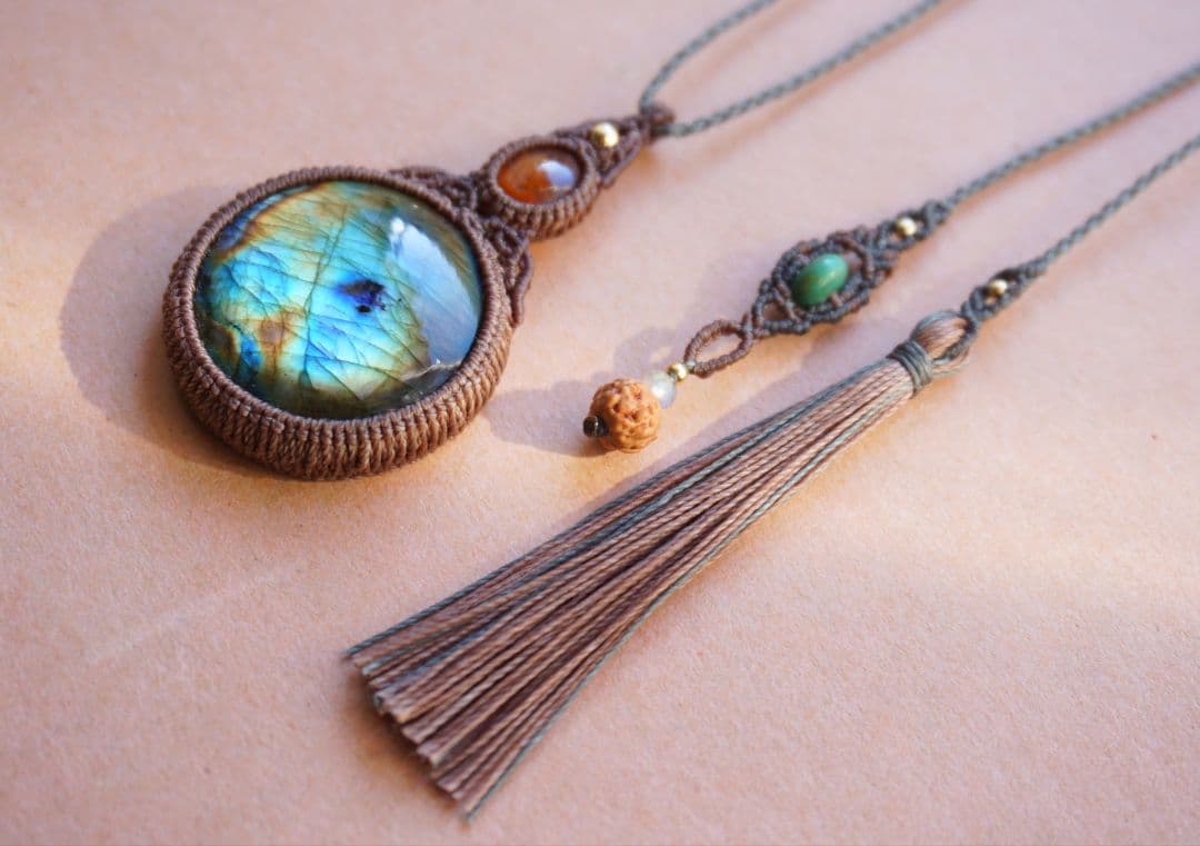 マルチカラーラブラドライト　オレンジカイヤナイト　マクラメ　ネックレス