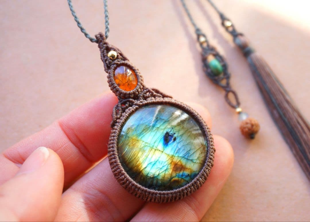 マルチカラーラブラドライト　オレンジカイヤナイト　マクラメ　ネックレス