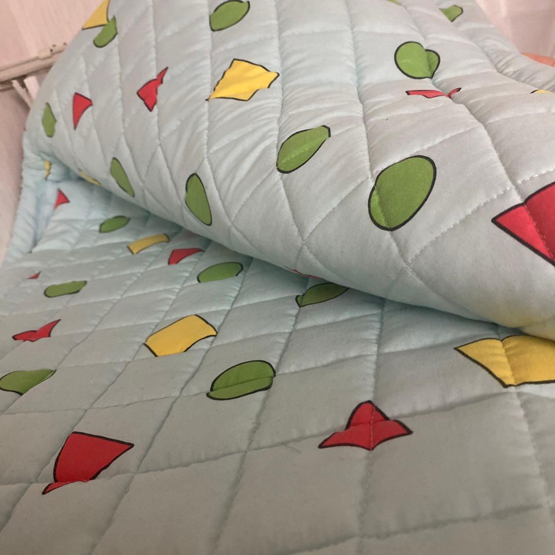新品未使用　クレヨンしんちゃん　敷布団　敷パット　敷マット　敷きパット