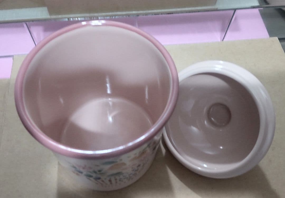 マニーのプロヴァンスのホーロー製 ミルクパンとキャニスターのセット