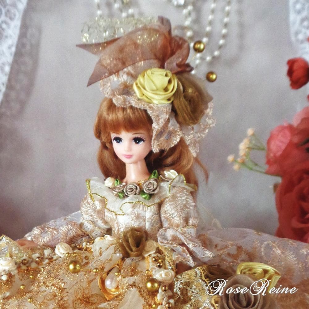 ベルサイユの薔薇エアリーシャンパンゴールドのフリルドールドレス