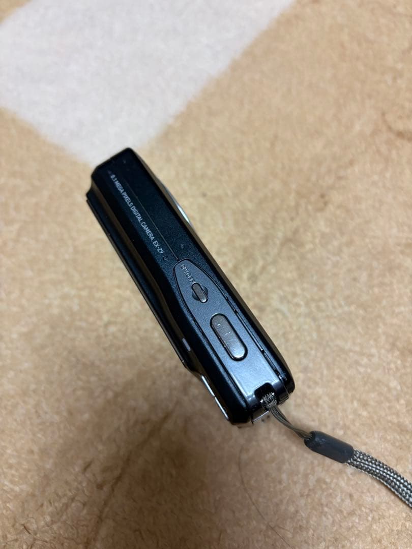 CASIO EXILIM 8.1メガピクセル EX-Z9