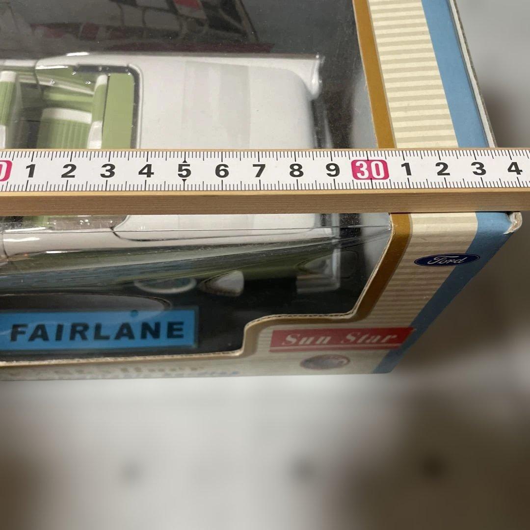 57フォードファーレーンスカイライナー1/18デカいです。