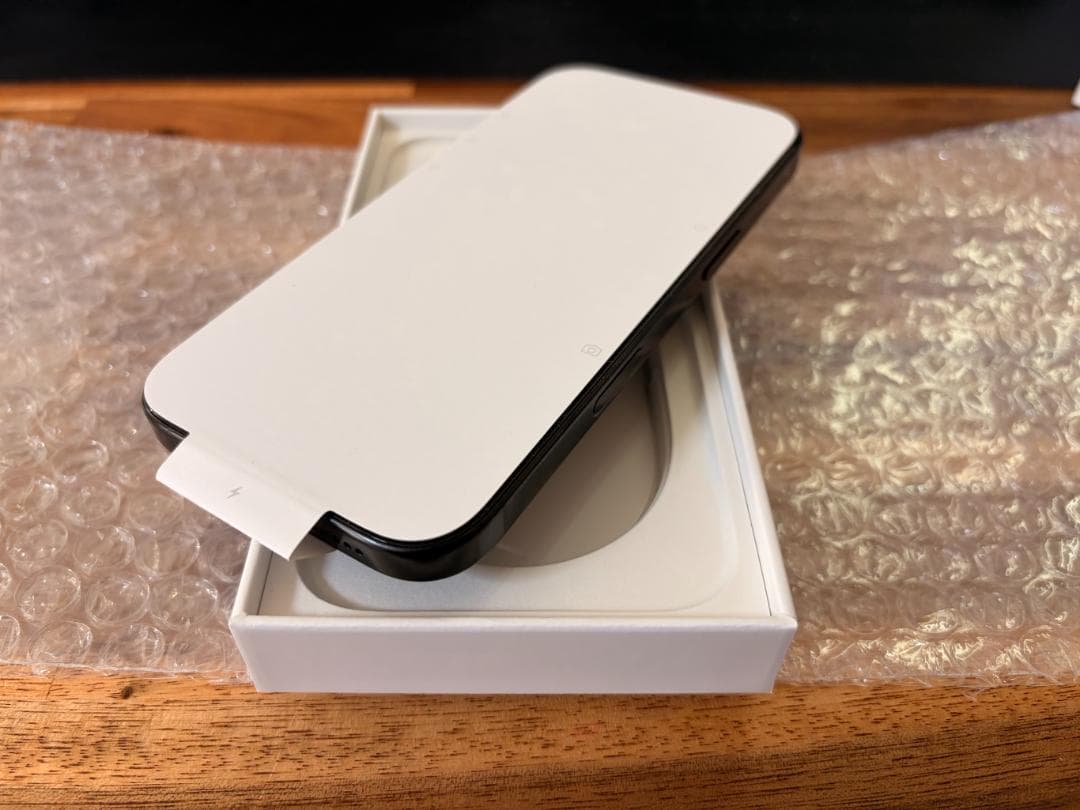 【極美品】Apple iPhone 16 Pro 128GB ブラックチタニウム