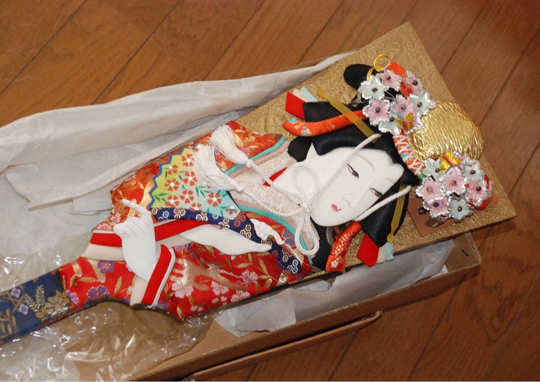 極上帯地正絹小町 押絵 /20号 手作り 押絵羽子板飾り「道成寺 正風作」 展示