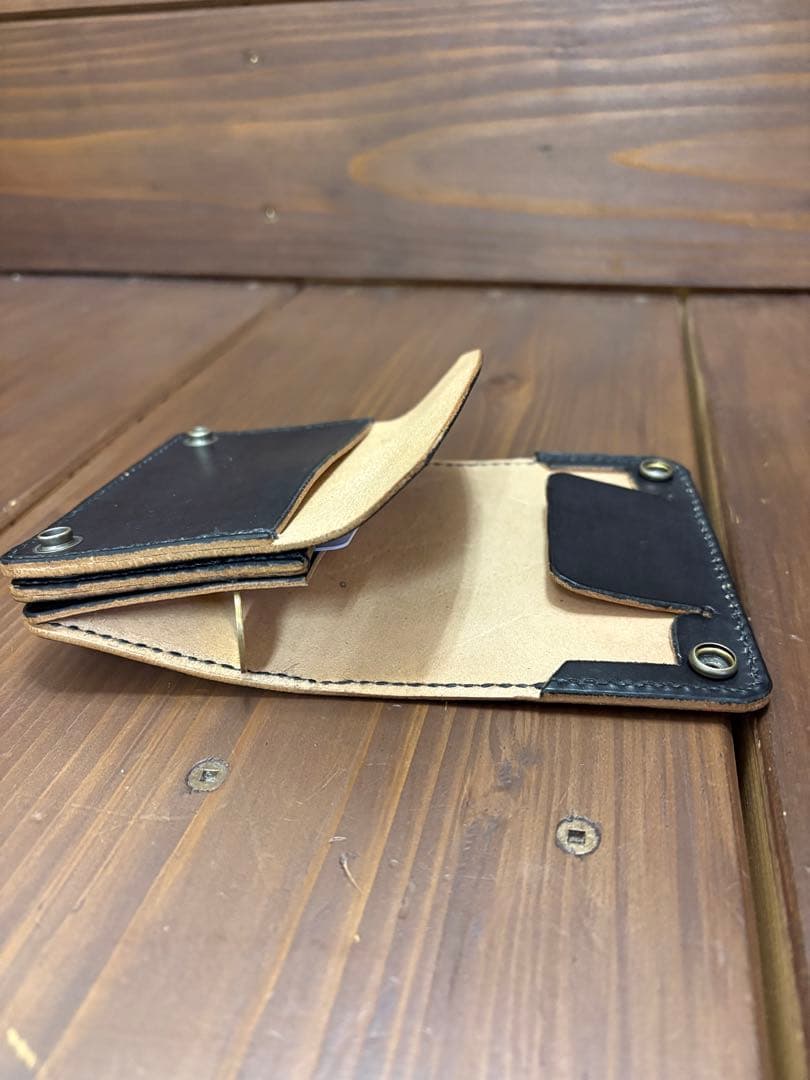 ショートトラッカーウォレット本革丘染めブラック茶芯　Trucker Wallet