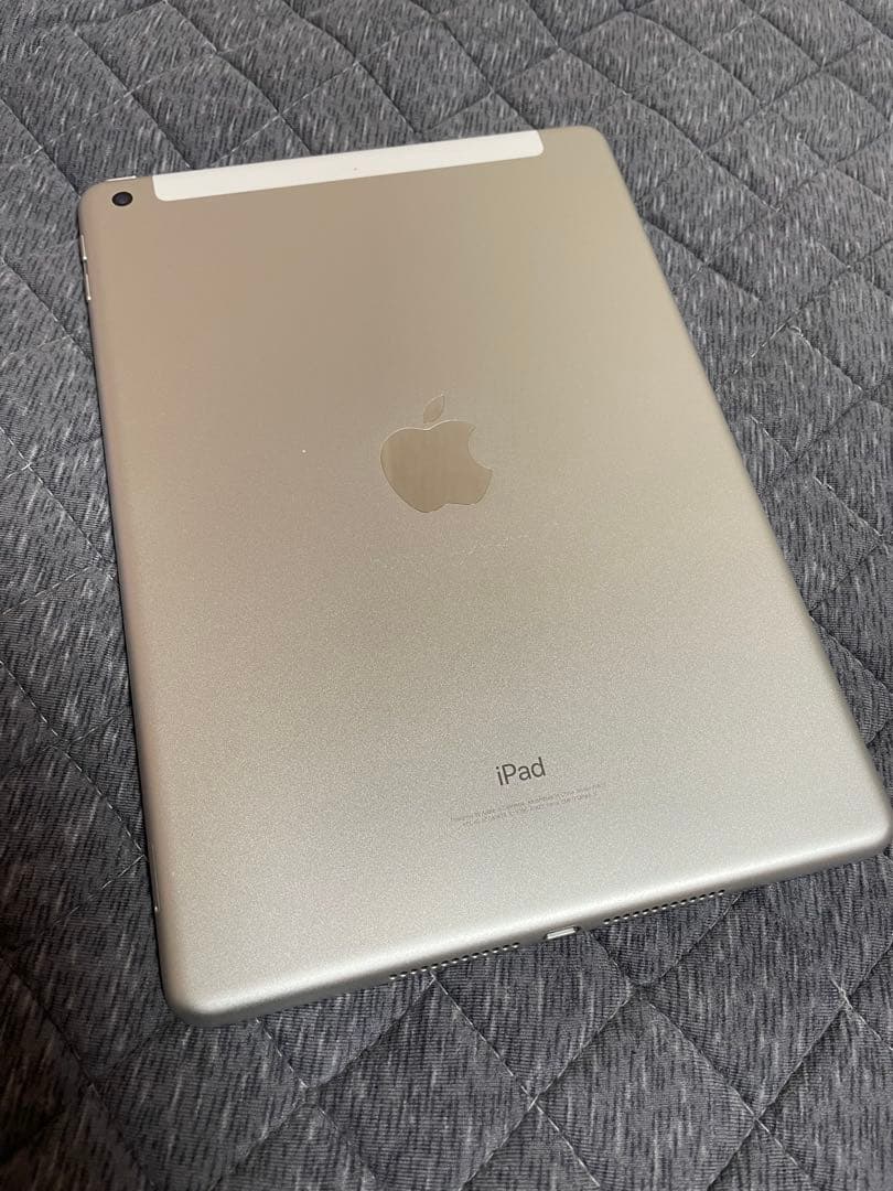美品Apple iPad 第5世代 32GB タブレット MP1L2J/A au