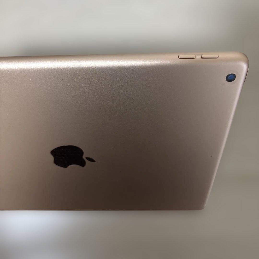 ま*す様 【美品】iPad 10.2 第8世代 WiFi 128GB キーボード