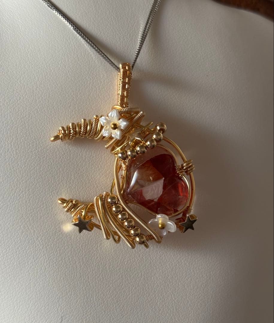 高品質ファイヤークォーツ　月とハート型　ワイヤーペンダントトップ　チャーム　天然