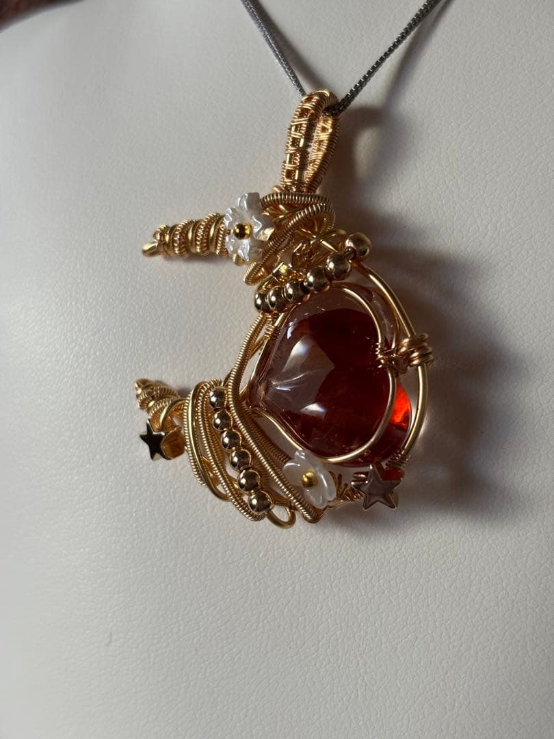 高品質ファイヤークォーツ　月とハート型　ワイヤーペンダントトップ　チャーム　天然