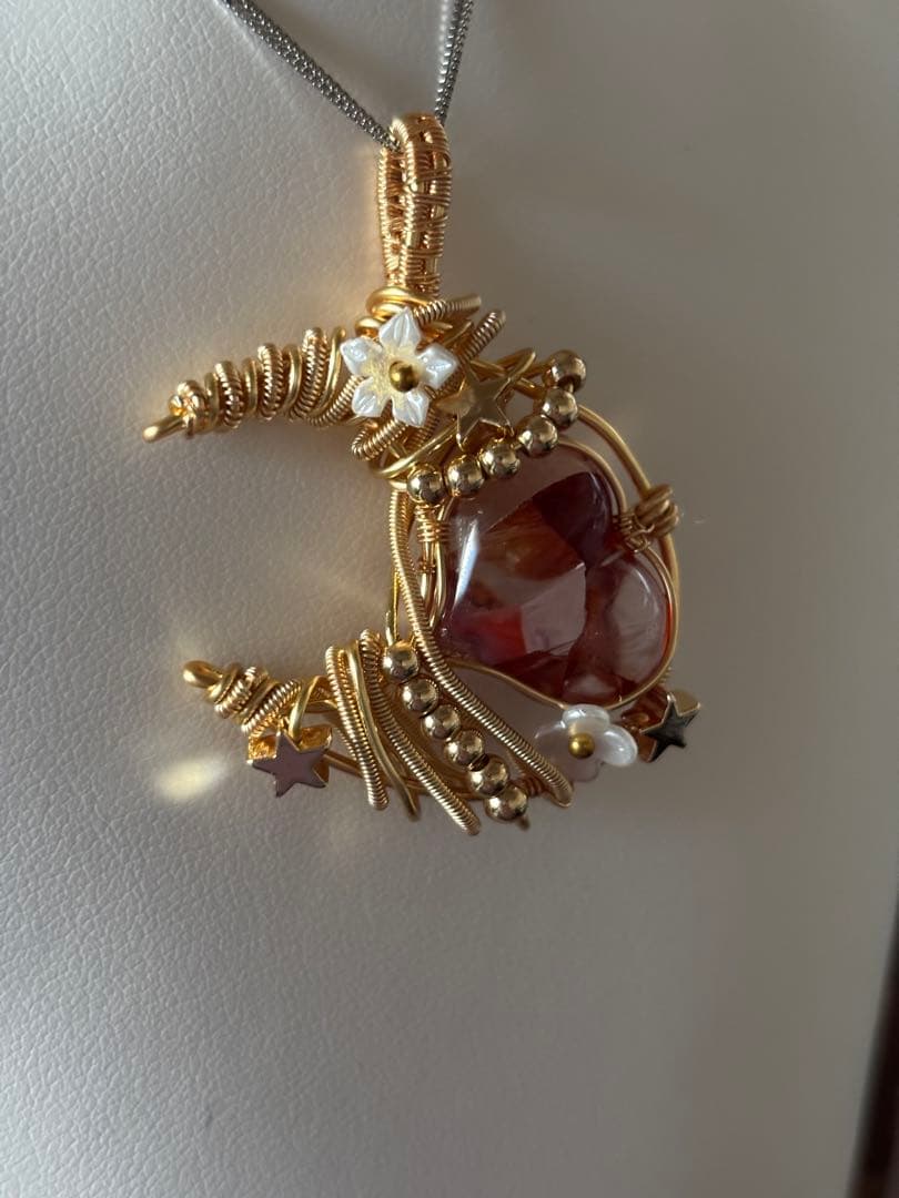 高品質ファイヤークォーツ　月とハート型　ワイヤーペンダントトップ　チャーム　天然