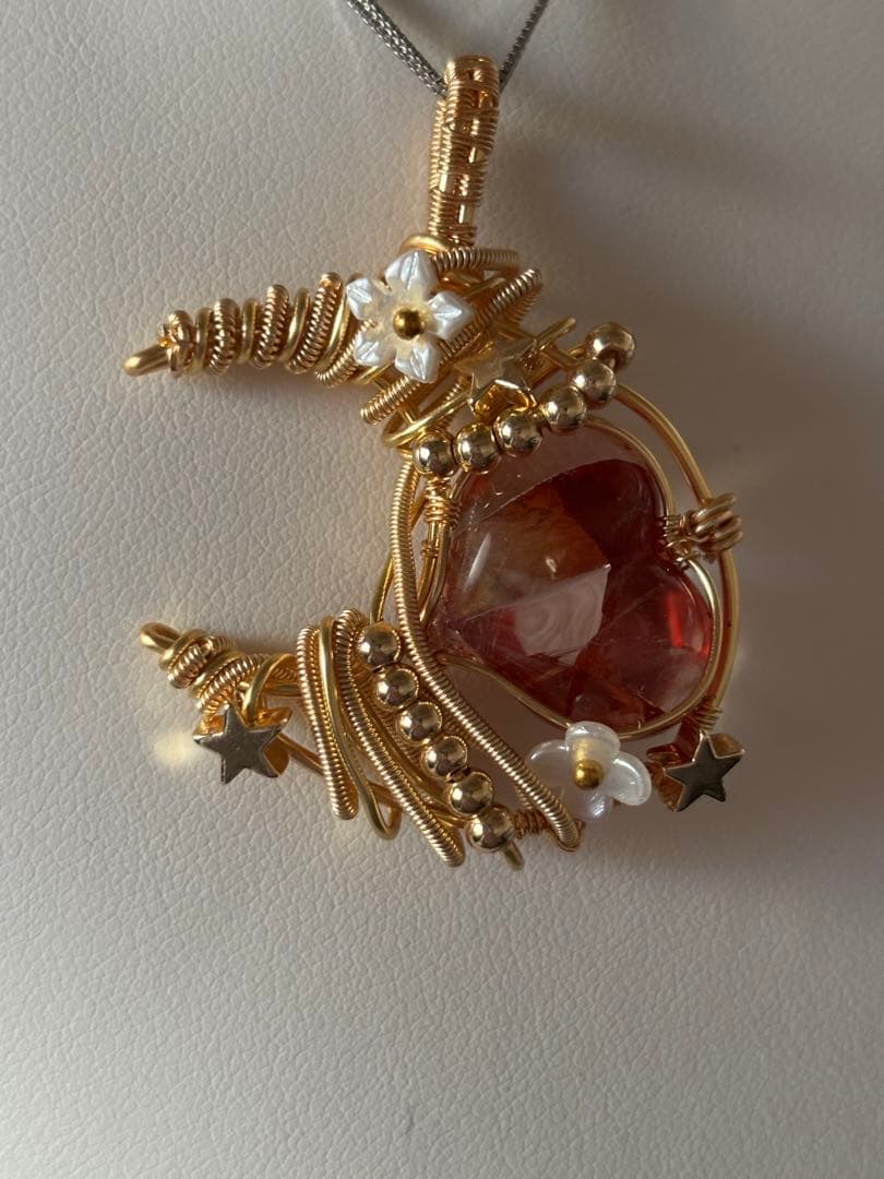 高品質ファイヤークォーツ　月とハート型　ワイヤーペンダントトップ　チャーム　天然