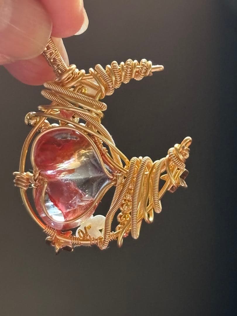 高品質ファイヤークォーツ　月とハート型　ワイヤーペンダントトップ　チャーム　天然