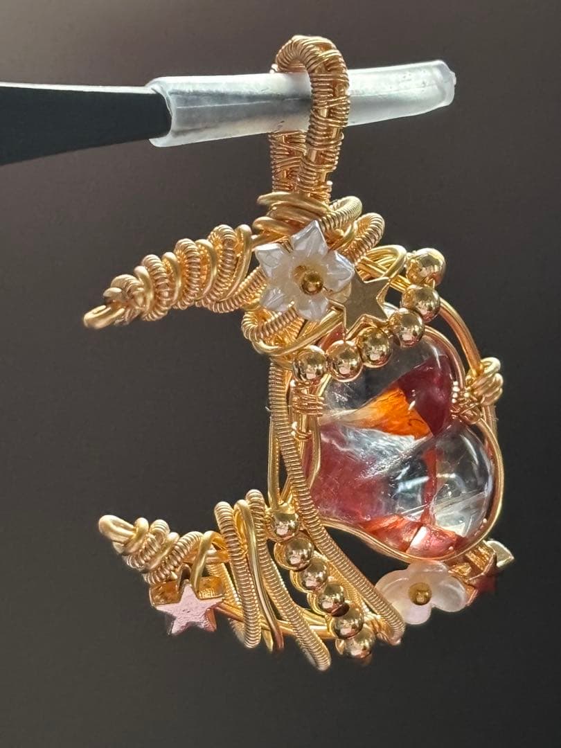 高品質ファイヤークォーツ　月とハート型　ワイヤーペンダントトップ　チャーム　天然