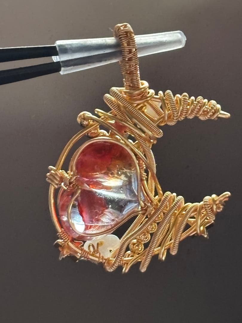 高品質ファイヤークォーツ　月とハート型　ワイヤーペンダントトップ　チャーム　天然