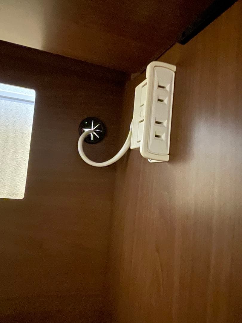 スライド式キッチンカウンター　ゴミ箱スペース