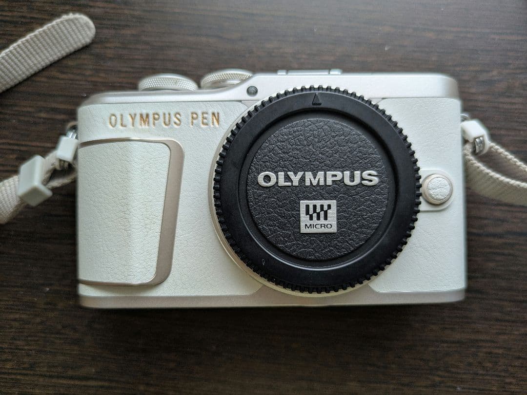 OLYMPUS PEN E-PL10 ホワイト　ダブルズーム＆単焦点レンズ