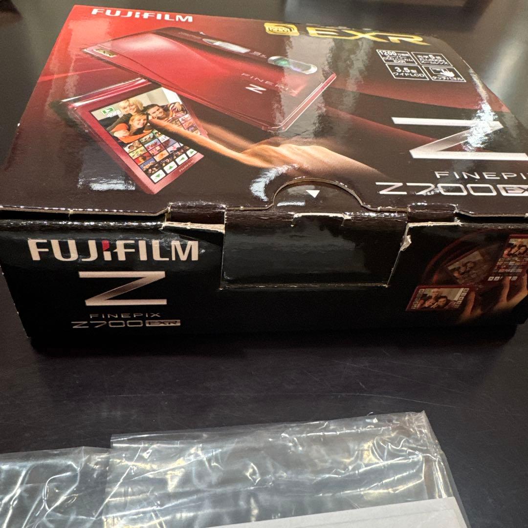 FUJIFILM FinePix Z700 EXR レッド