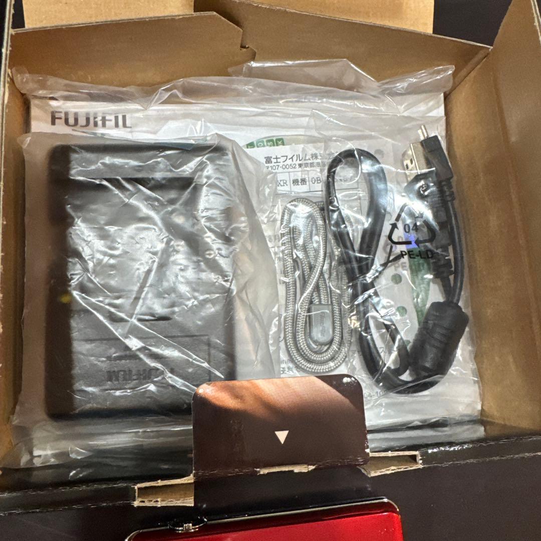 FUJIFILM FinePix Z700 EXR レッド